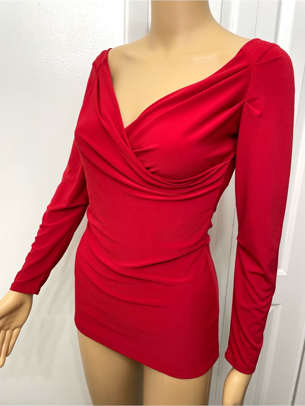 Mayda Cisneros Red Long-Sleeve Cold shoulder Surplice Wrapped Top Blouse size M - Picture 5 of 7